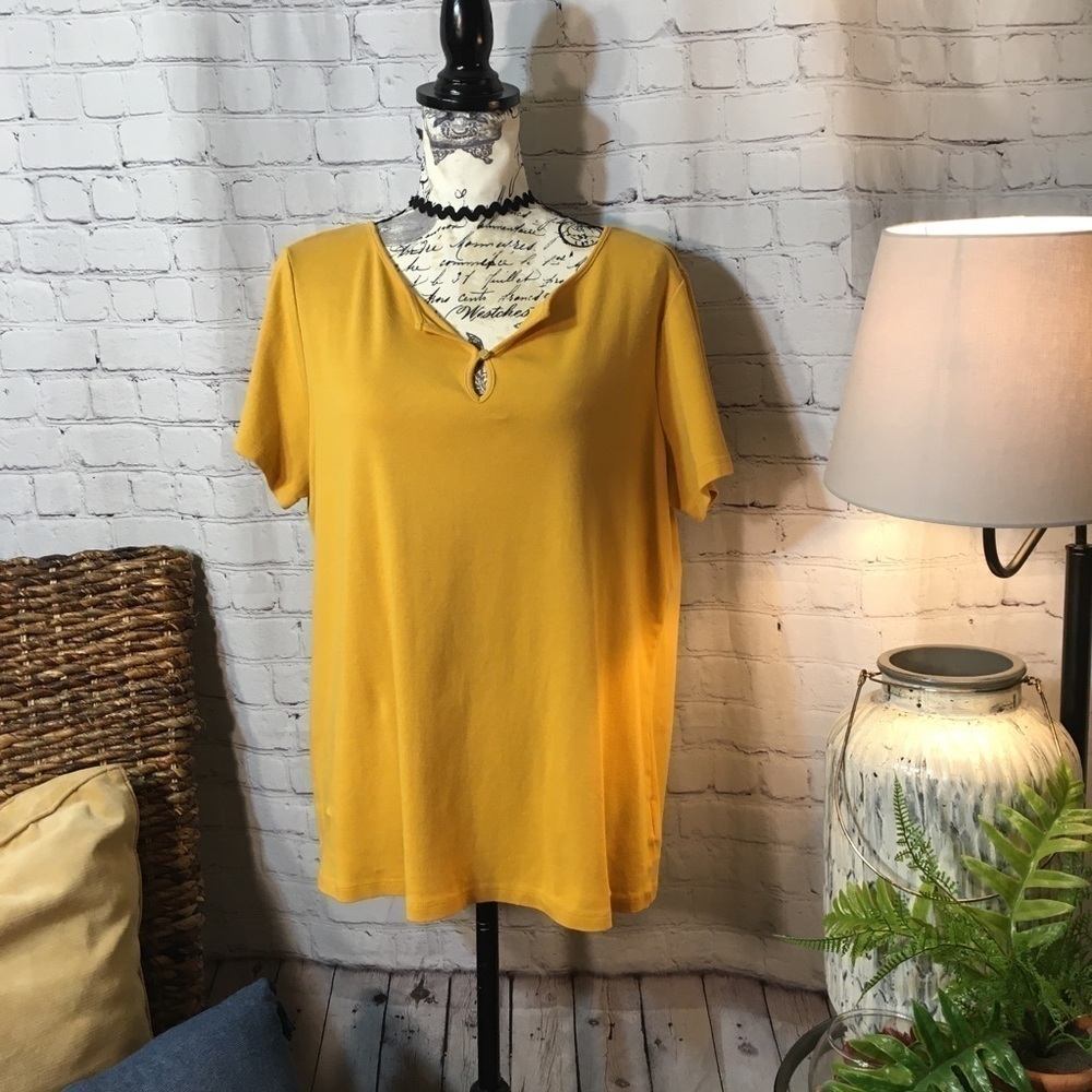 Ellen Tracy simple yellow top